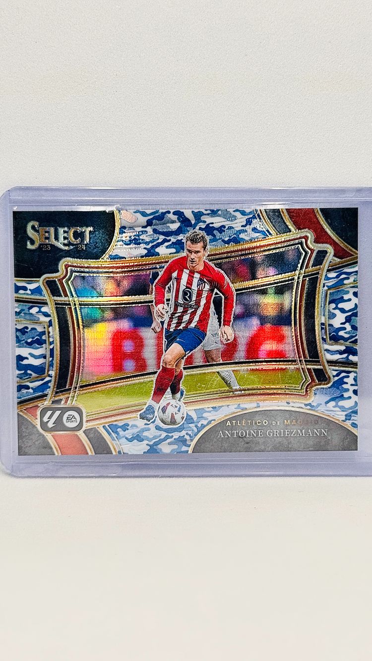 Panini /99 - Antoine Griezmann - Atlético de Madrid - Field Level - Winter Camo Prizm - Panini Select FIFA 2023-24 product image